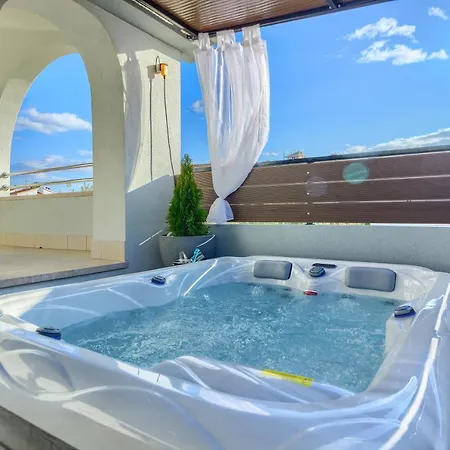 דירה New, Modern With Hot Tub