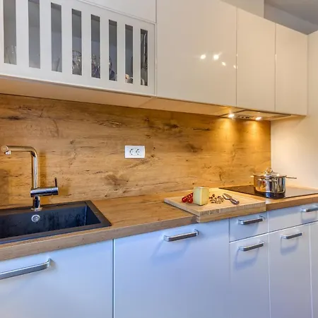 New, Modern With Hot Tub