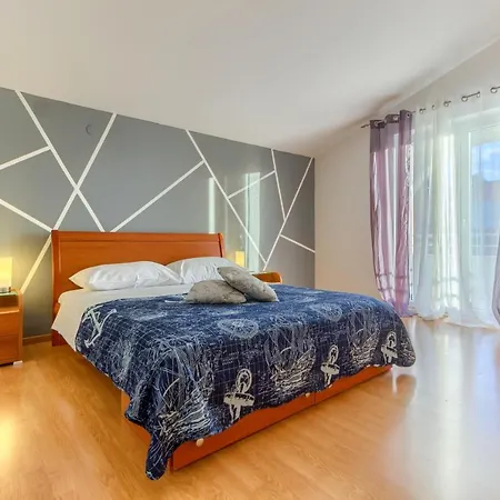 New, Modern With Hot Tub דירה פודסטראנה