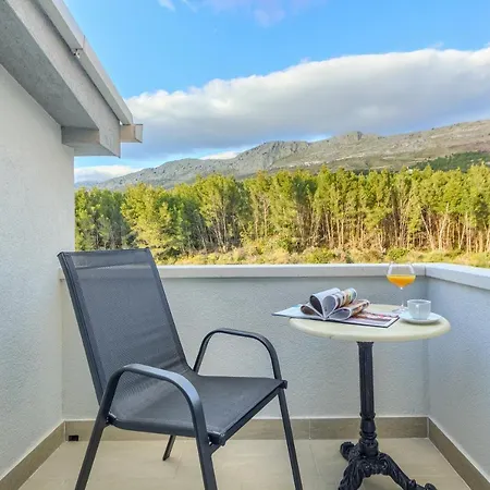 New, Modern With Hot Tub