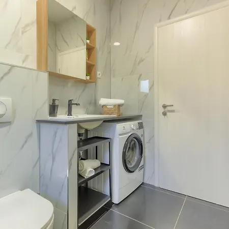 New, Modern With Hot Tub דירה פודסטראנה