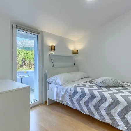 New, Modern With Hot Tub דירה *